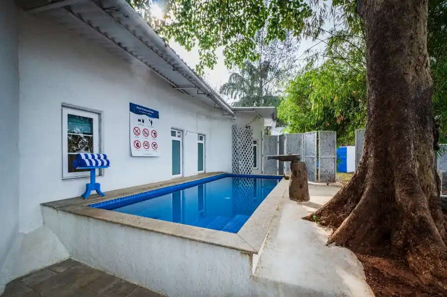 SaffronStays Kairos Greek, Karjat