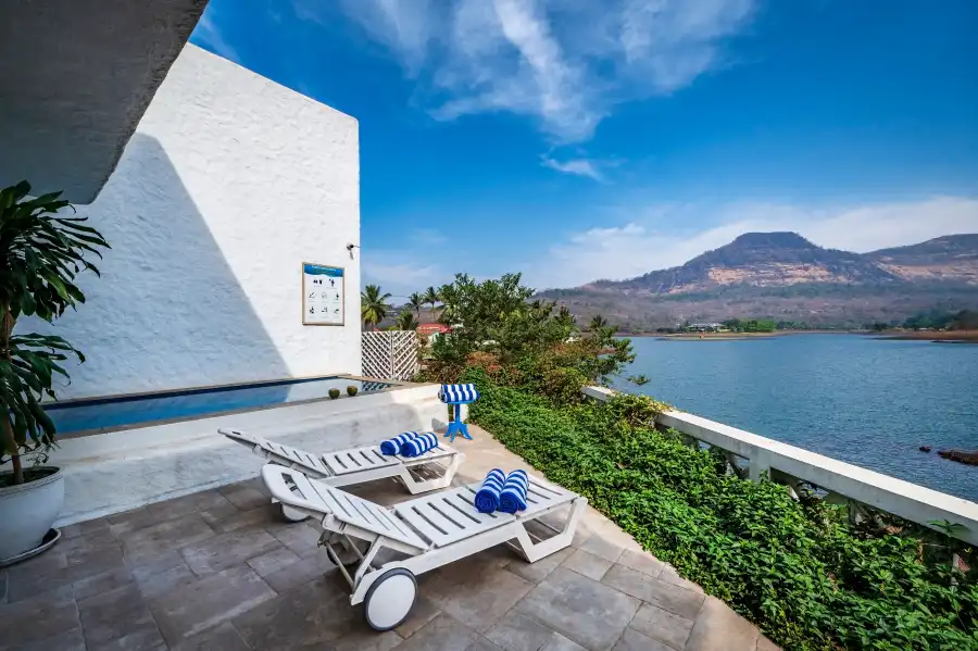 SaffronStays Kairos Greek, Karjat