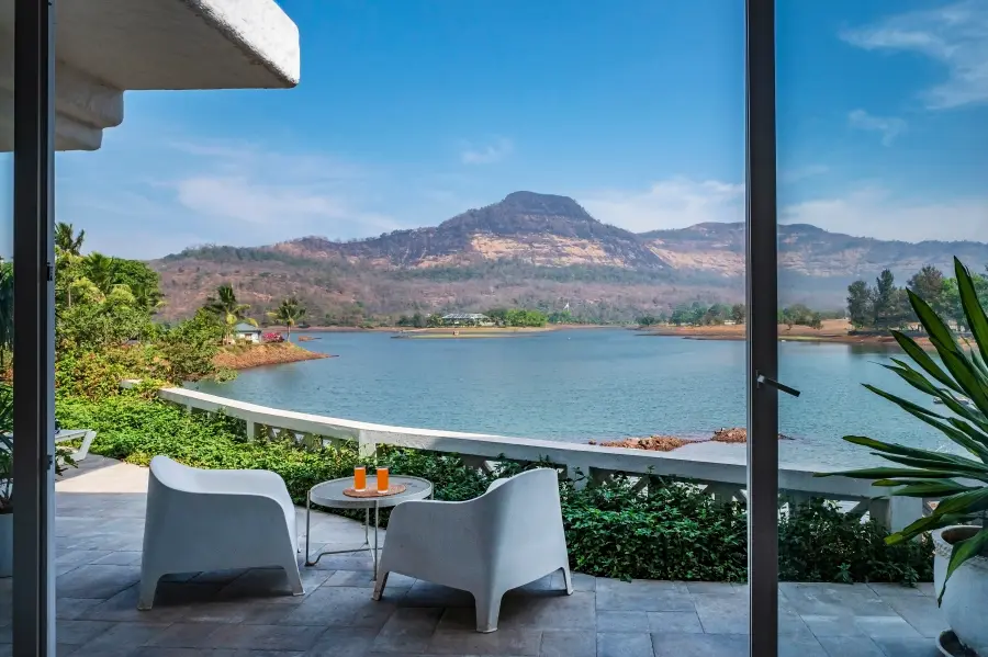 SaffronStays Kairos Greek, Karjat