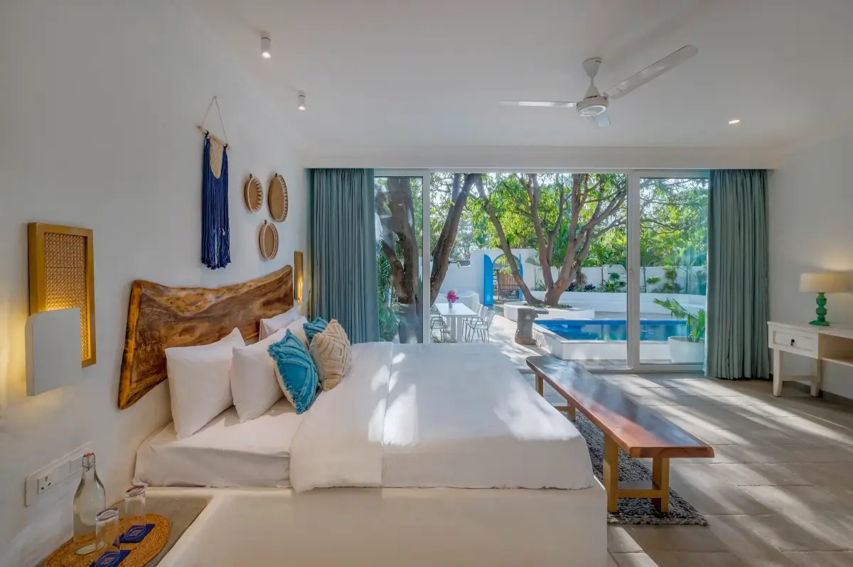 SaffronStays Kairos Greek, Karjat