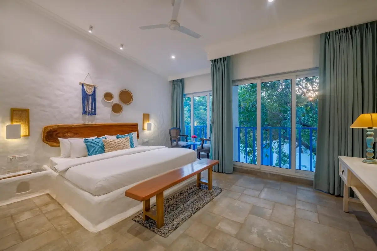 SaffronStays Kairos Greek, Karjat