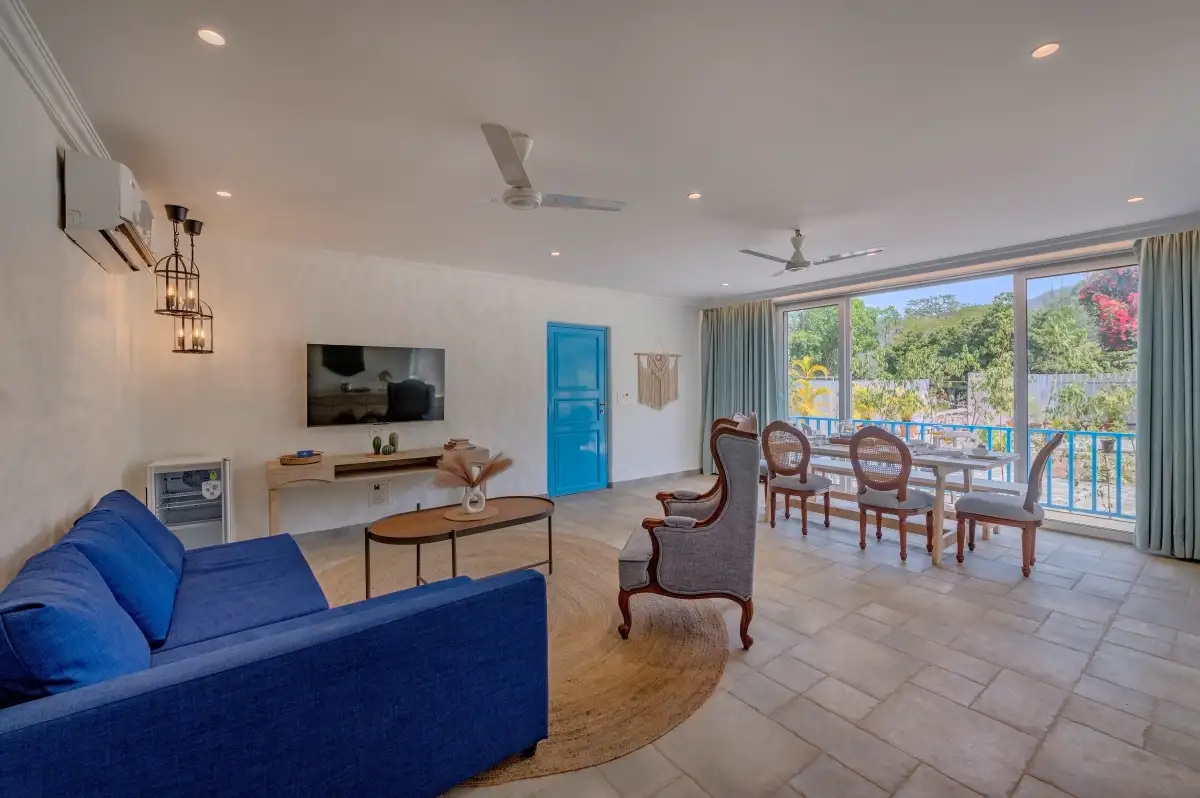 SaffronStays Kairos Greek, Karjat