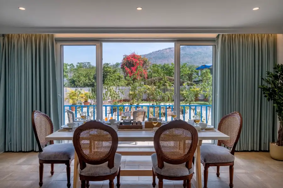 SaffronStays Kairos Greek, Karjat