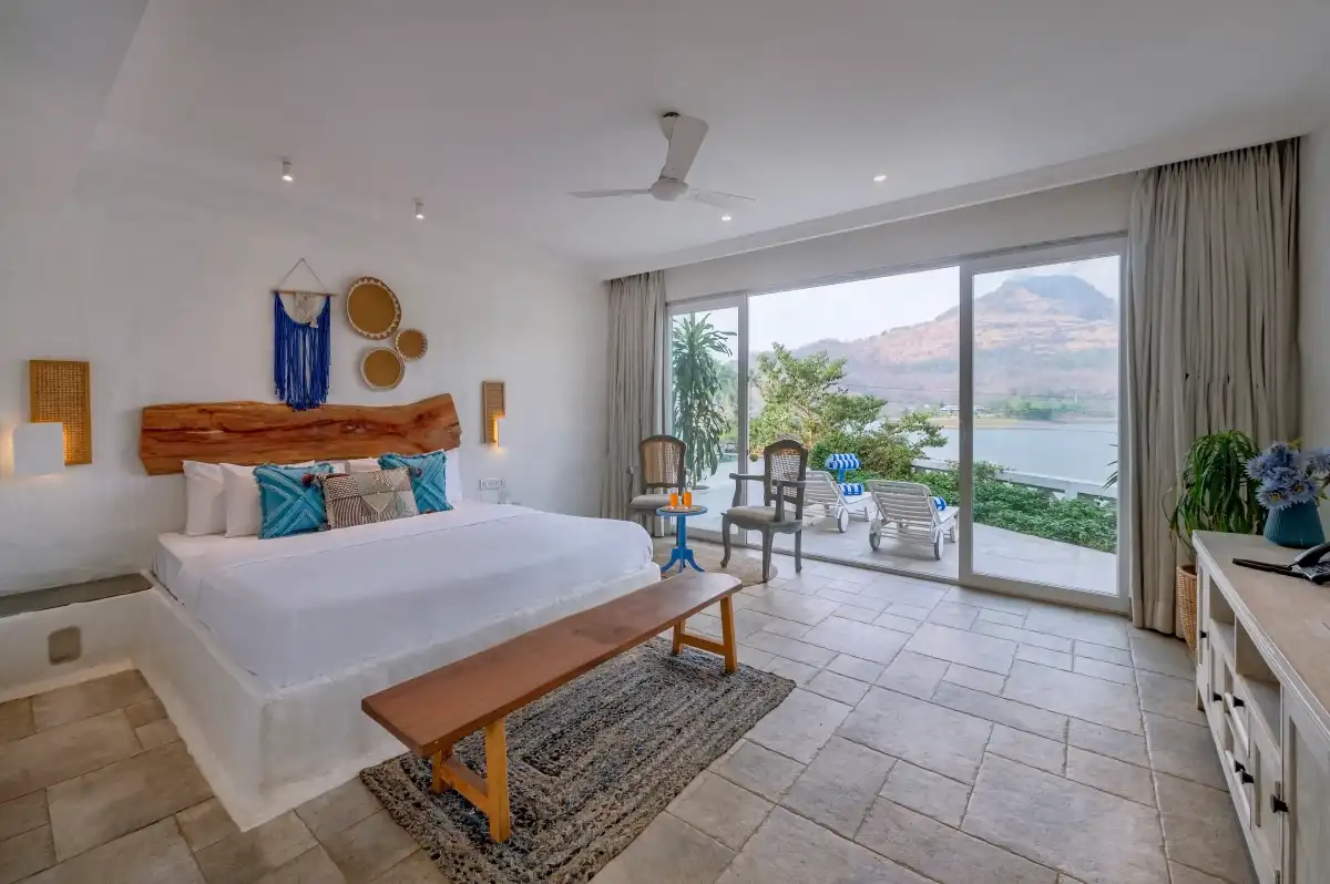 SaffronStays Kairos Greek, Karjat