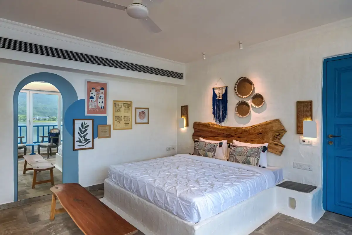 SaffronStays Kairos Greek, Karjat