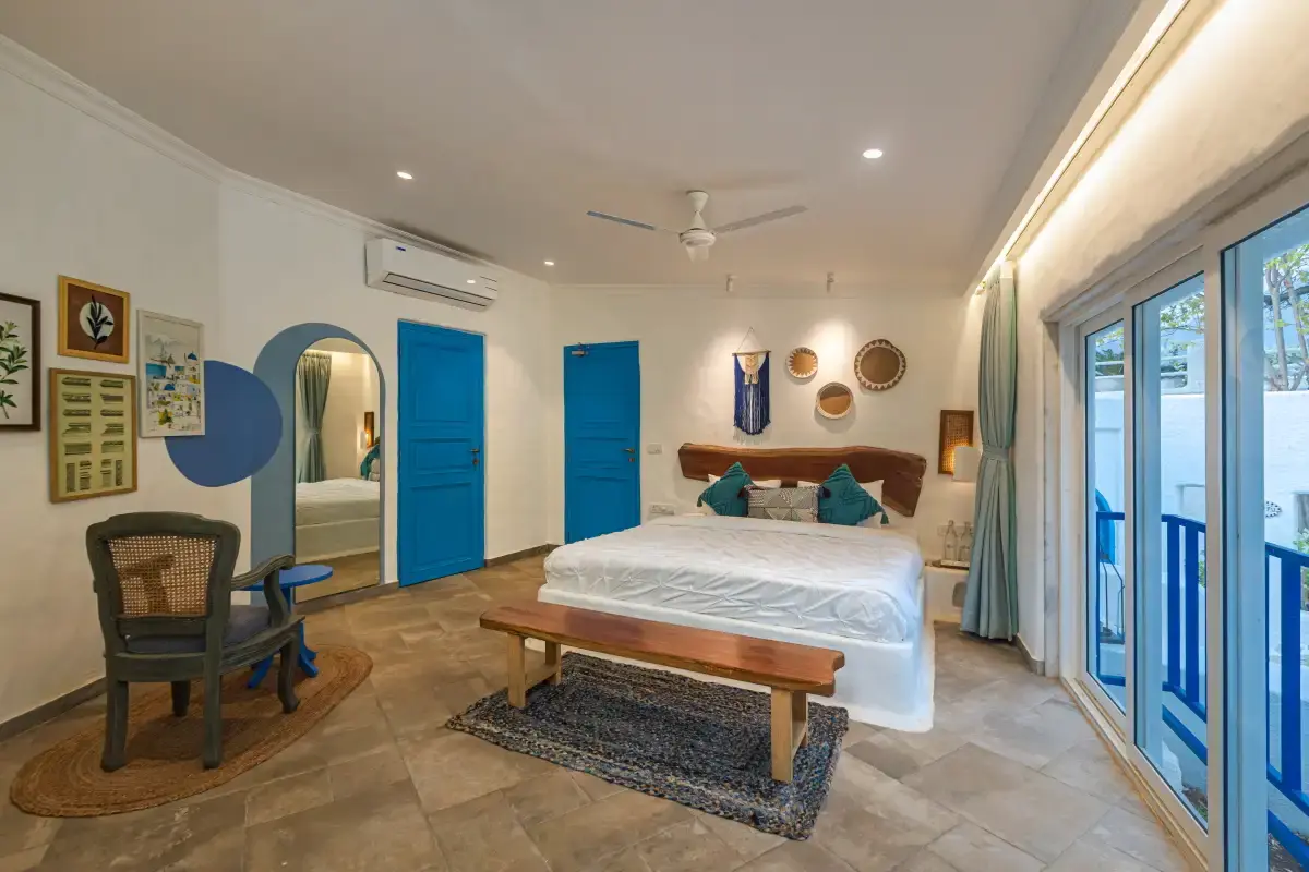 SaffronStays Kairos Greek, Karjat