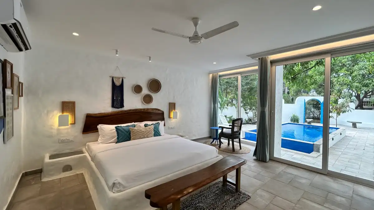 SaffronStays Kairos Greek, Karjat