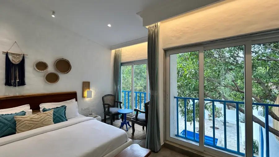 SaffronStays Kairos Greek, Karjat