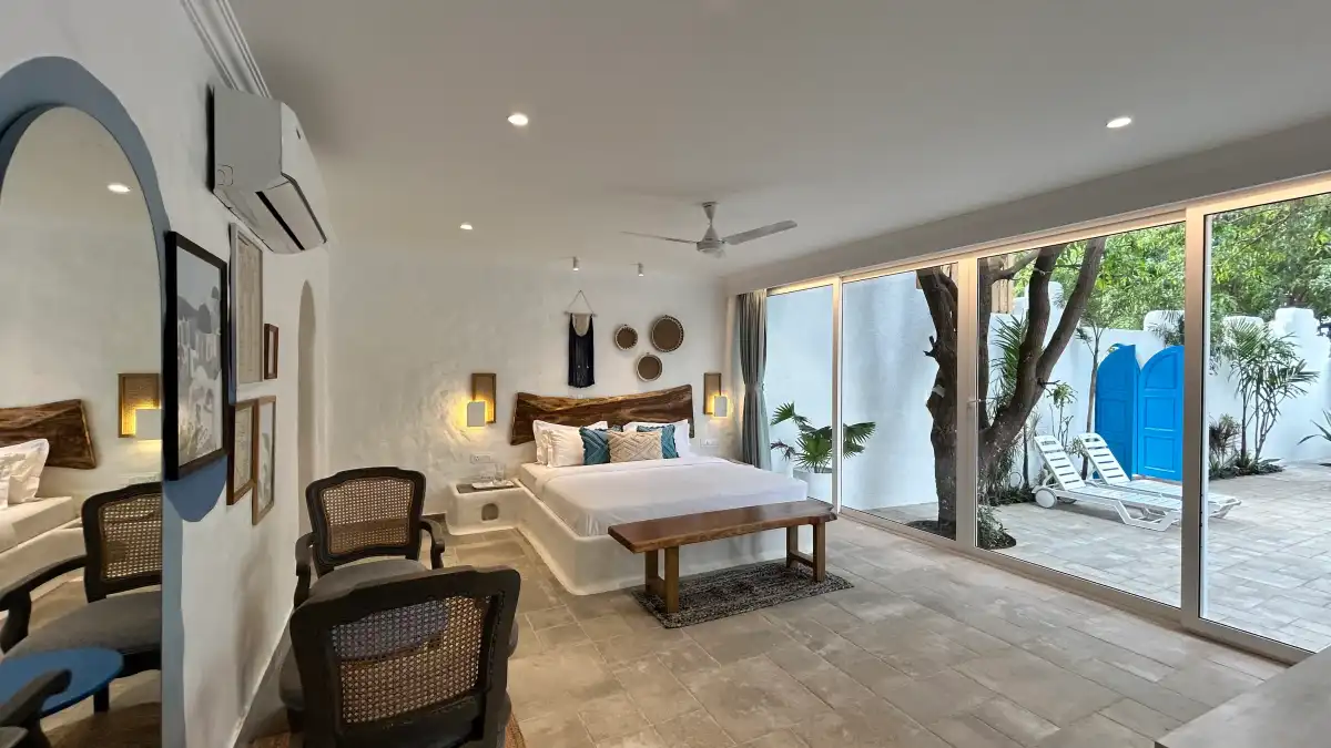 SaffronStays Kairos Greek, Karjat