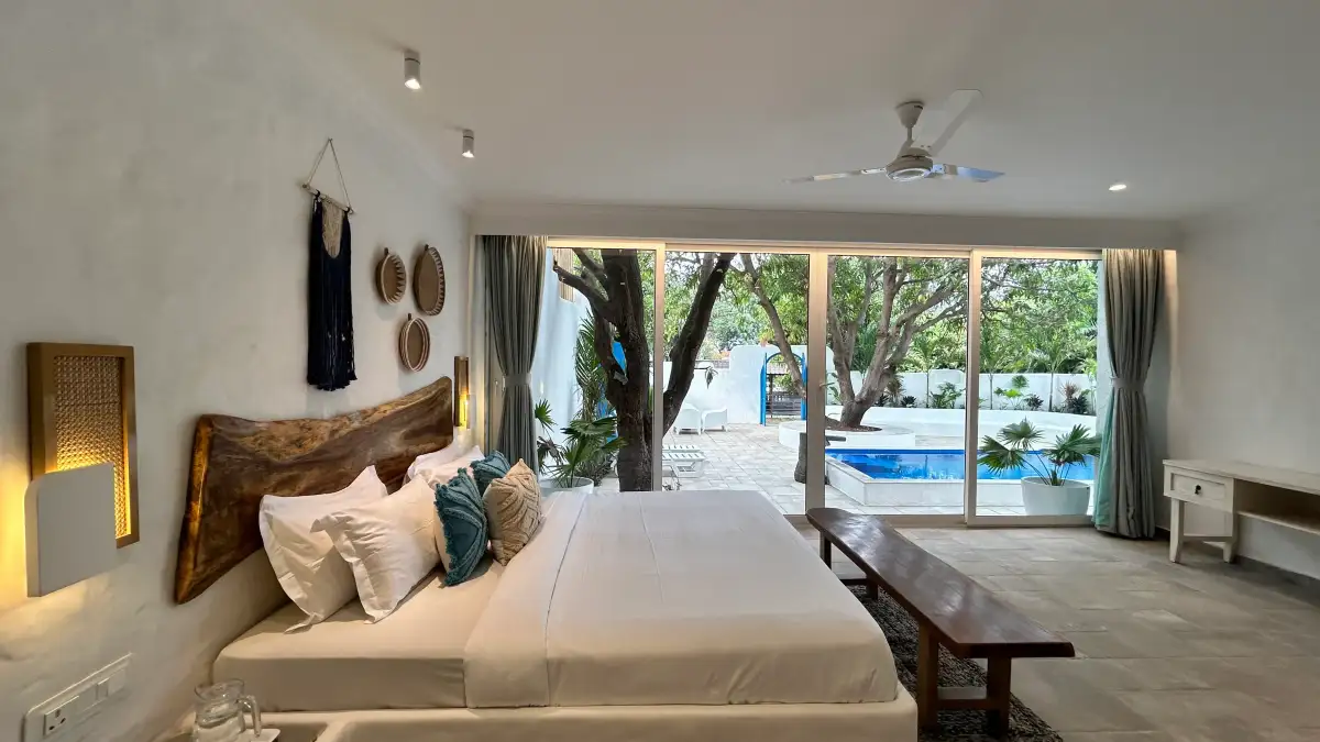 SaffronStays Kairos Greek, Karjat