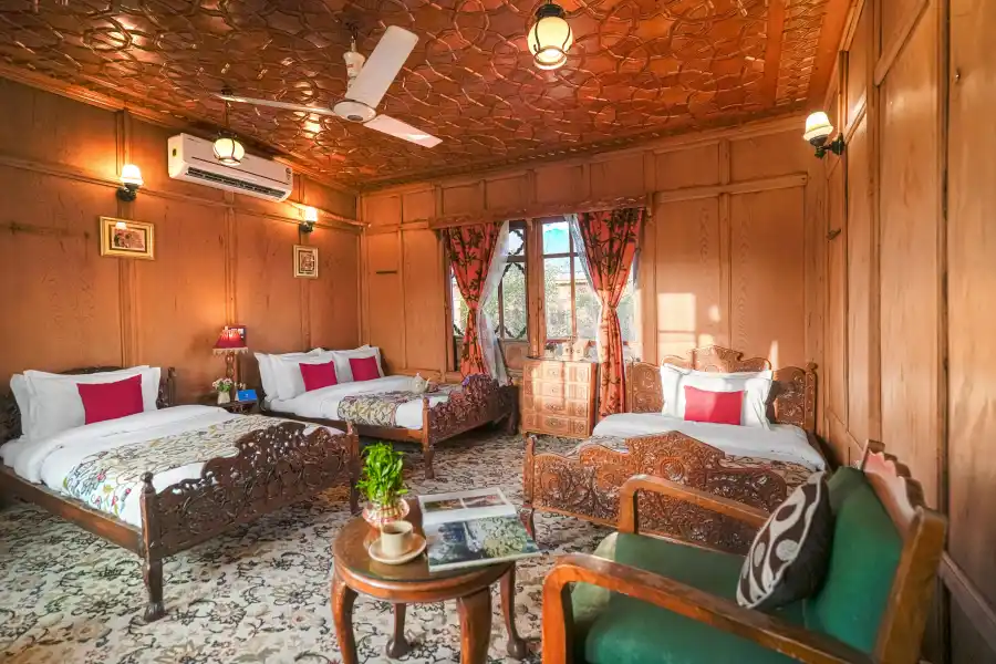 SaffronStays Kingori Houseboat, Srinagar