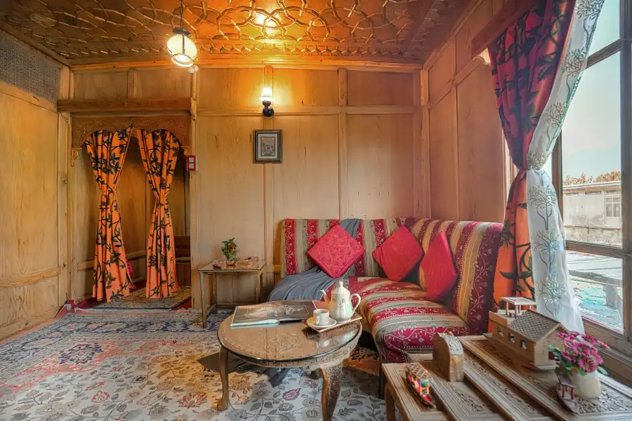 SaffronStays Kingori Houseboat, Srinagar