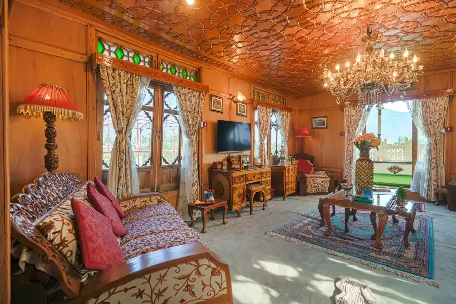 SaffronStays Kingori Houseboat, Srinagar