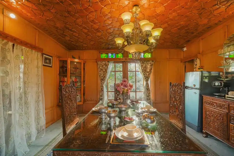 SaffronStays Kingori Houseboat, Srinagar