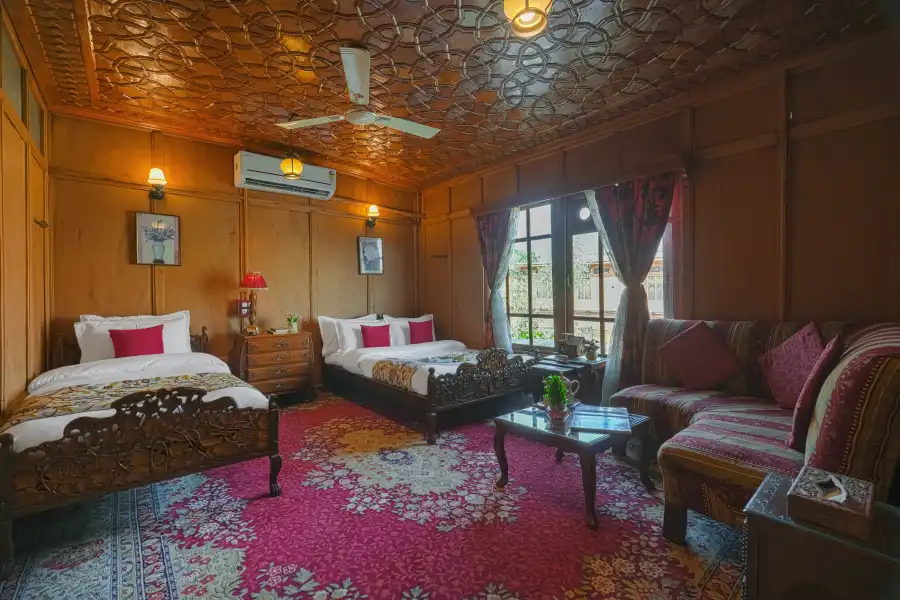 SaffronStays Kingori Houseboat, Srinagar