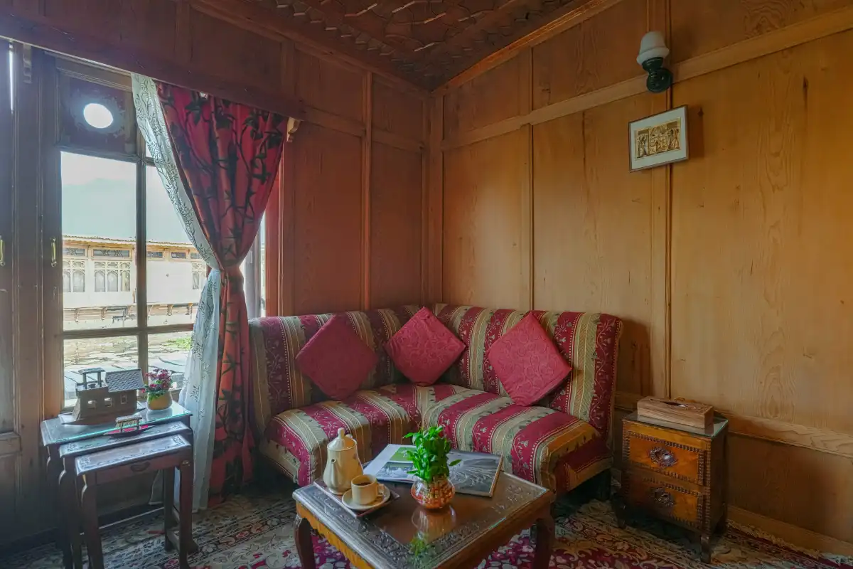 SaffronStays Kingori Houseboat, Srinagar