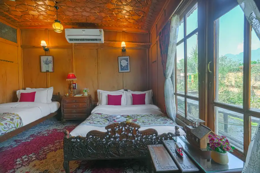 SaffronStays Kingori Houseboat, Srinagar
