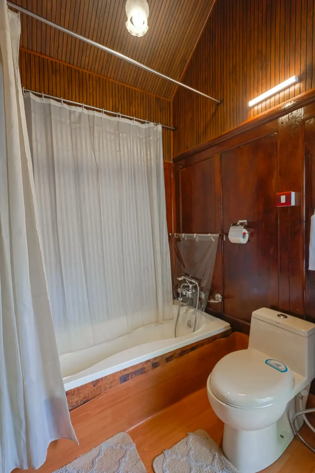 SaffronStays Kingori Houseboat, Srinagar