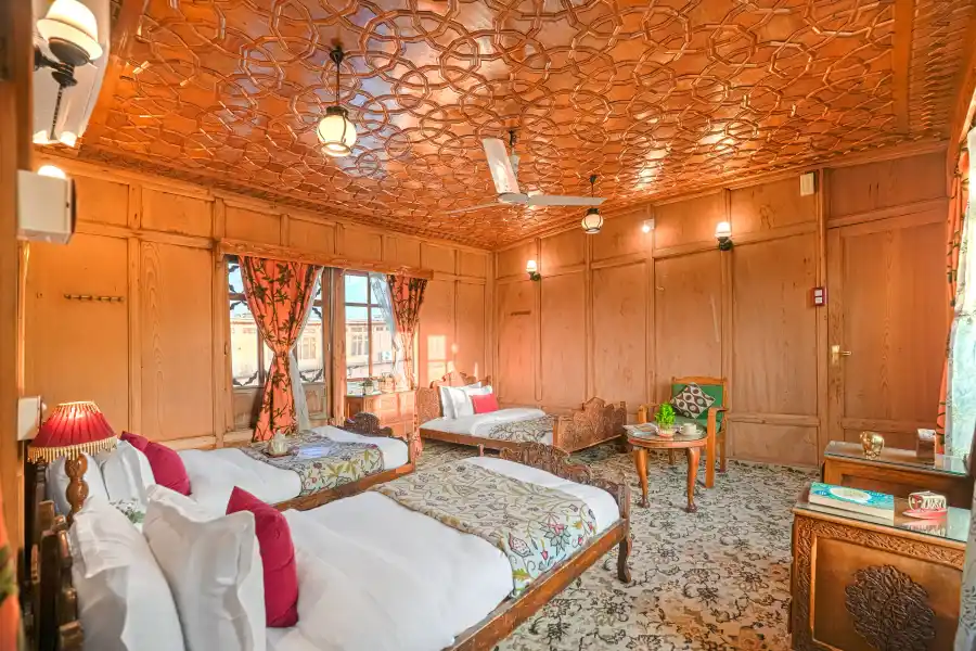 SaffronStays Kingori Houseboat, Srinagar
