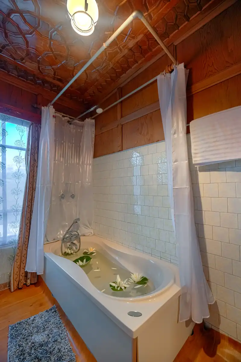 SaffronStays Kingori Houseboat, Srinagar