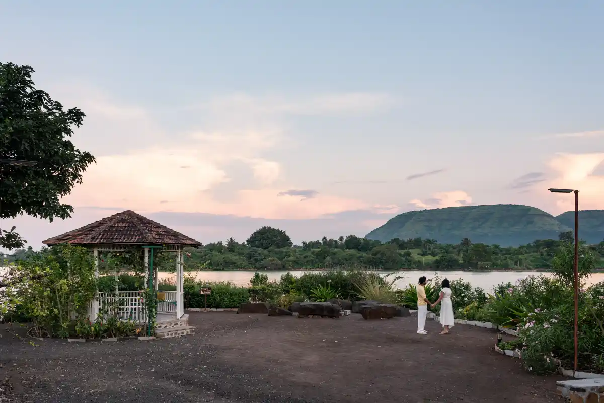 SaffronStays Lake House, Nashik