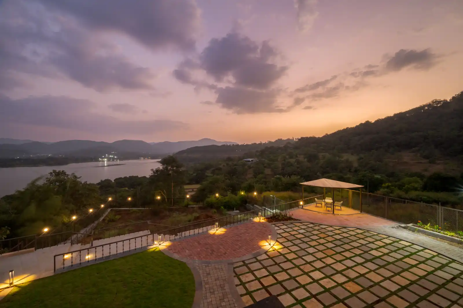 SaffronStays Lakefront Nivriti, Pune
