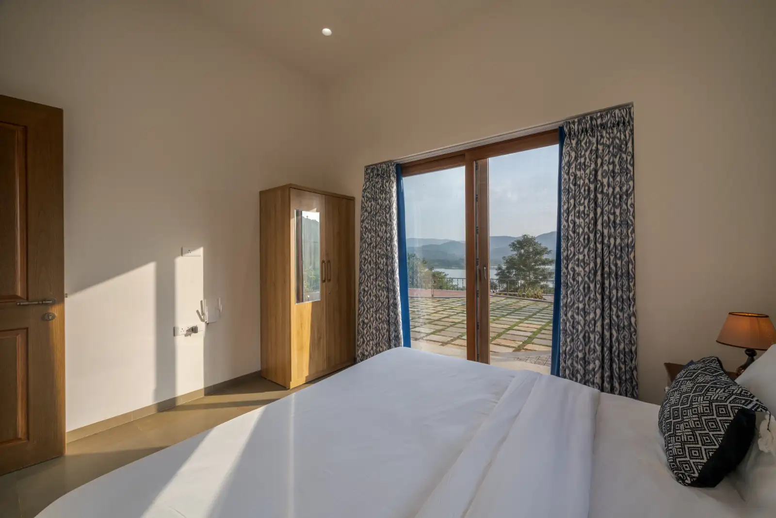 SaffronStays Lakefront Nivriti, Pune