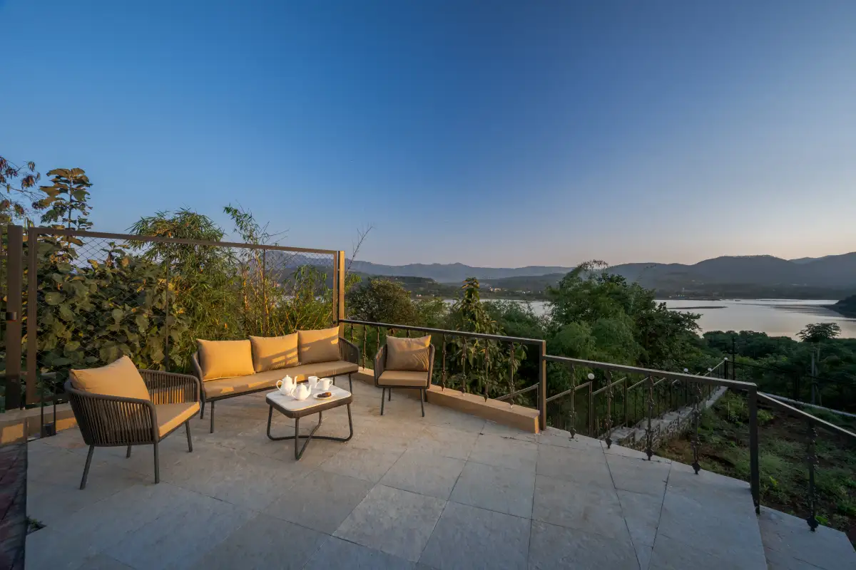 SaffronStays Lakefront Nivriti, Pune