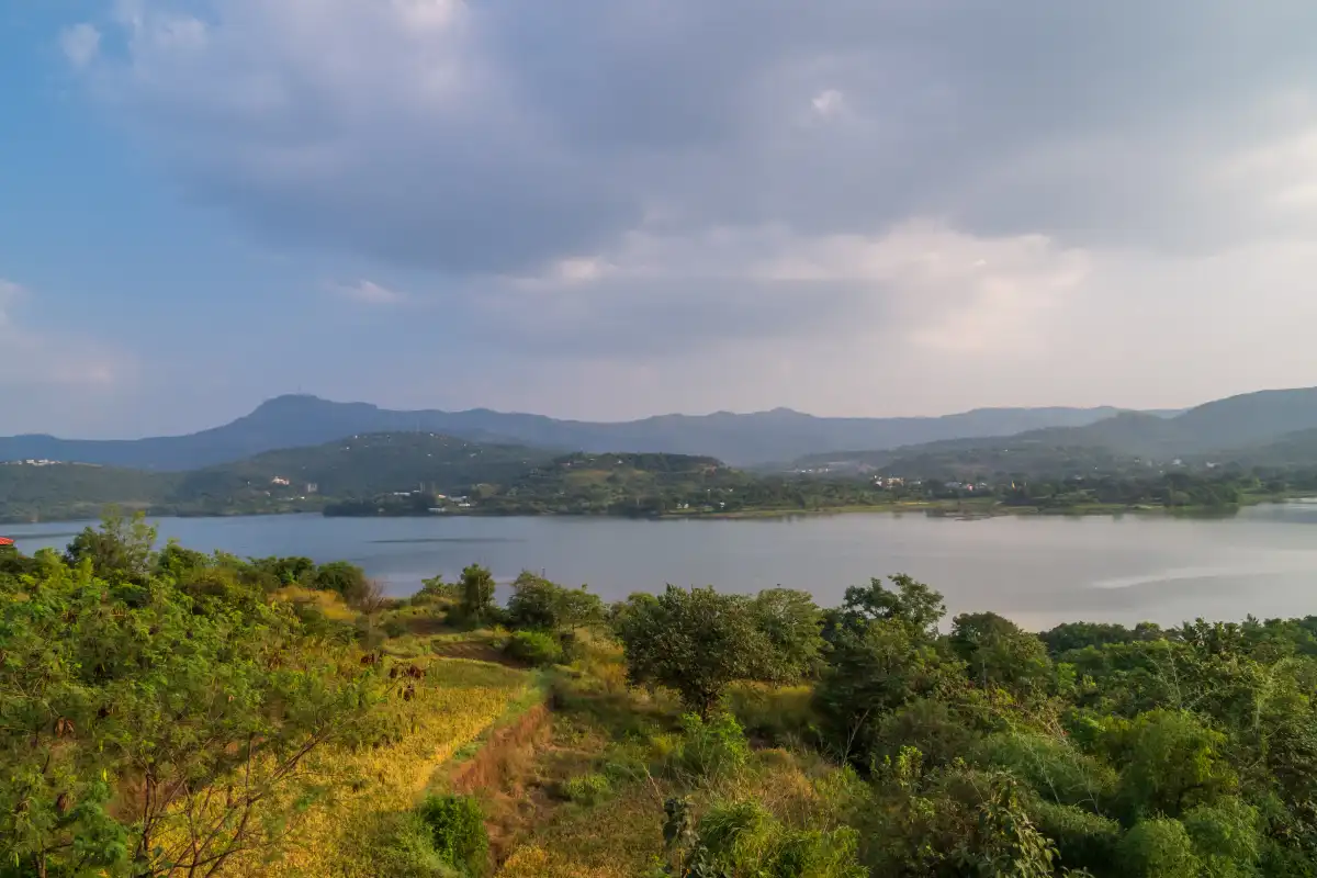 SaffronStays Lakefront Nivriti, Pune
