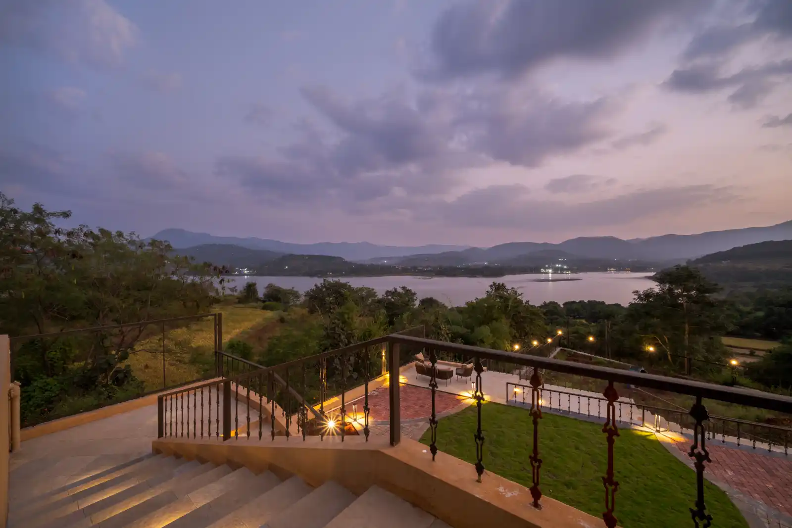 SaffronStays Lakefront Nivriti, Pune