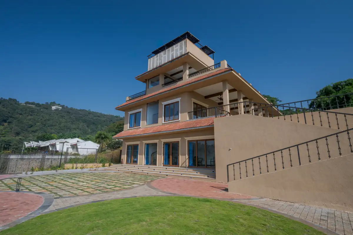 SaffronStays Lakefront Nivriti, Pune