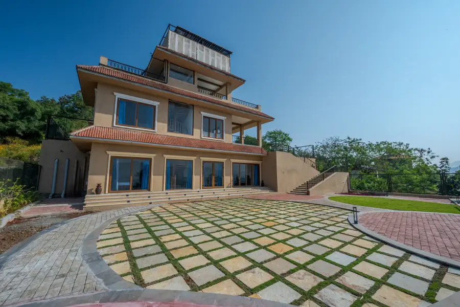 SaffronStays Lakefront Nivriti, Pune