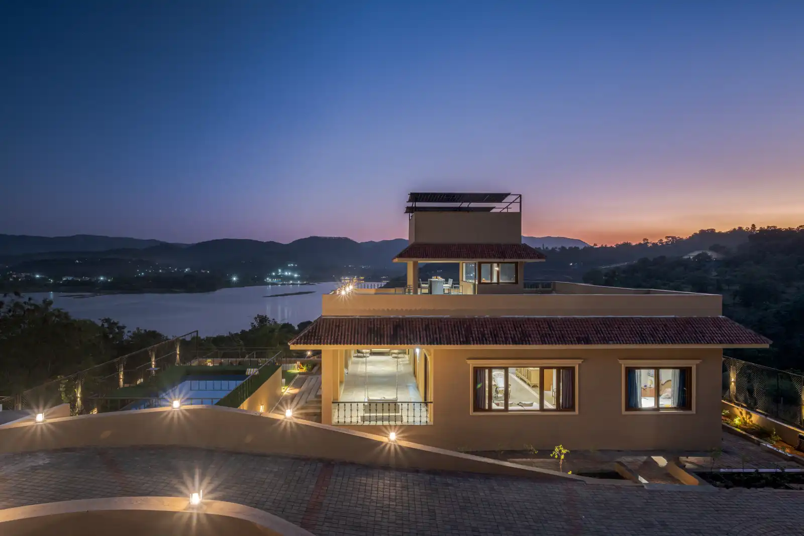SaffronStays Lakefront Nivriti, Pune