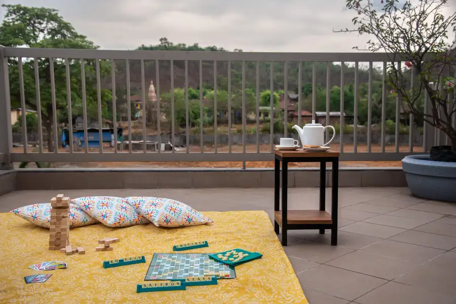 SaffronStays Midori, Kolad