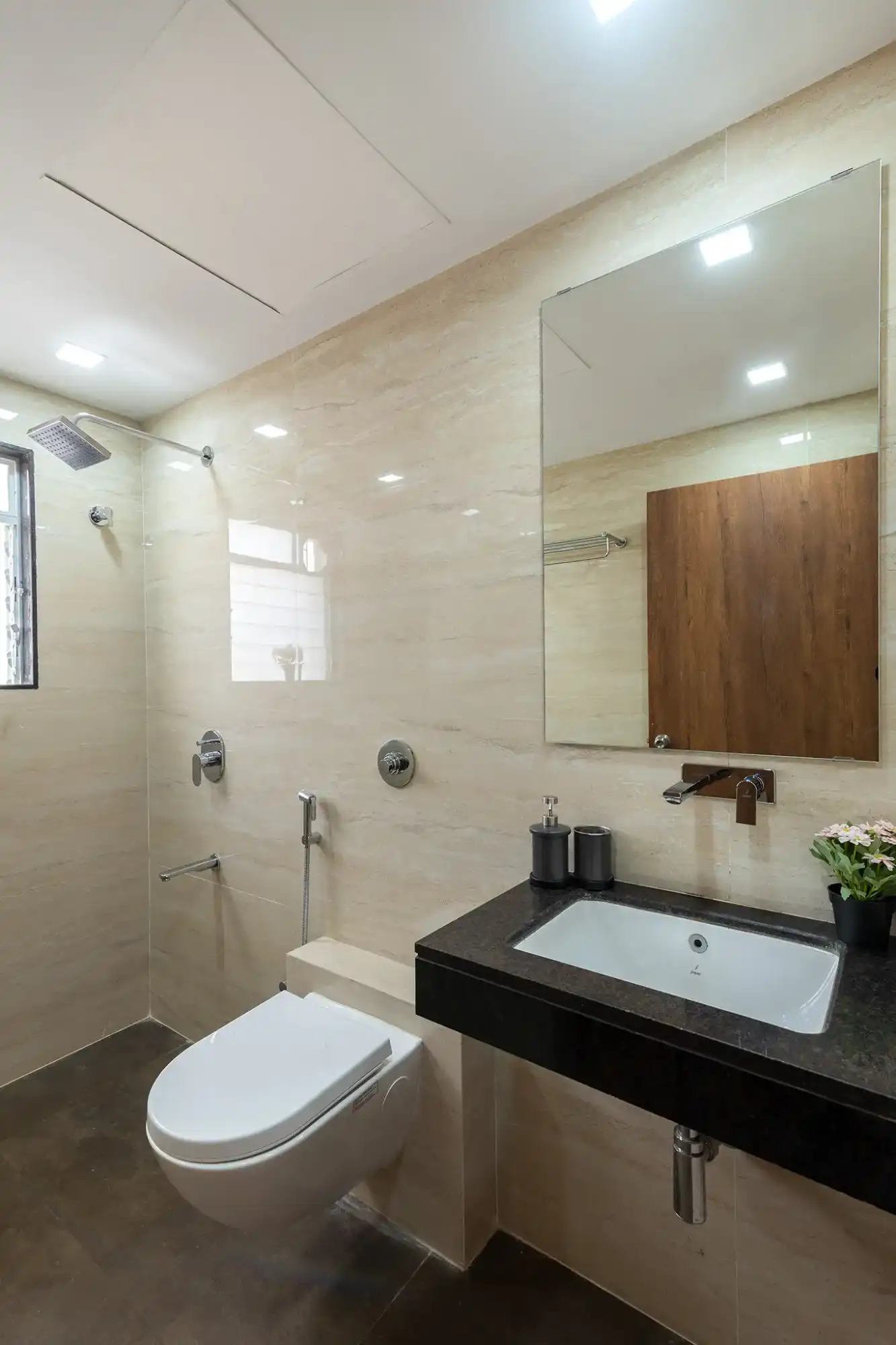 SaffronStays Midori, Kolad