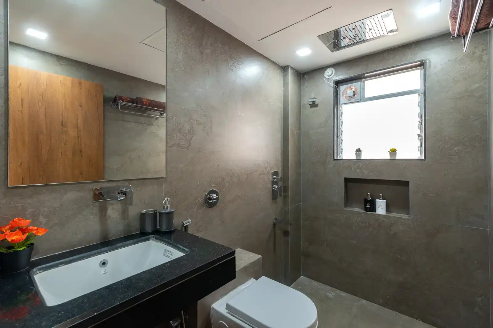SaffronStays Midori, Kolad