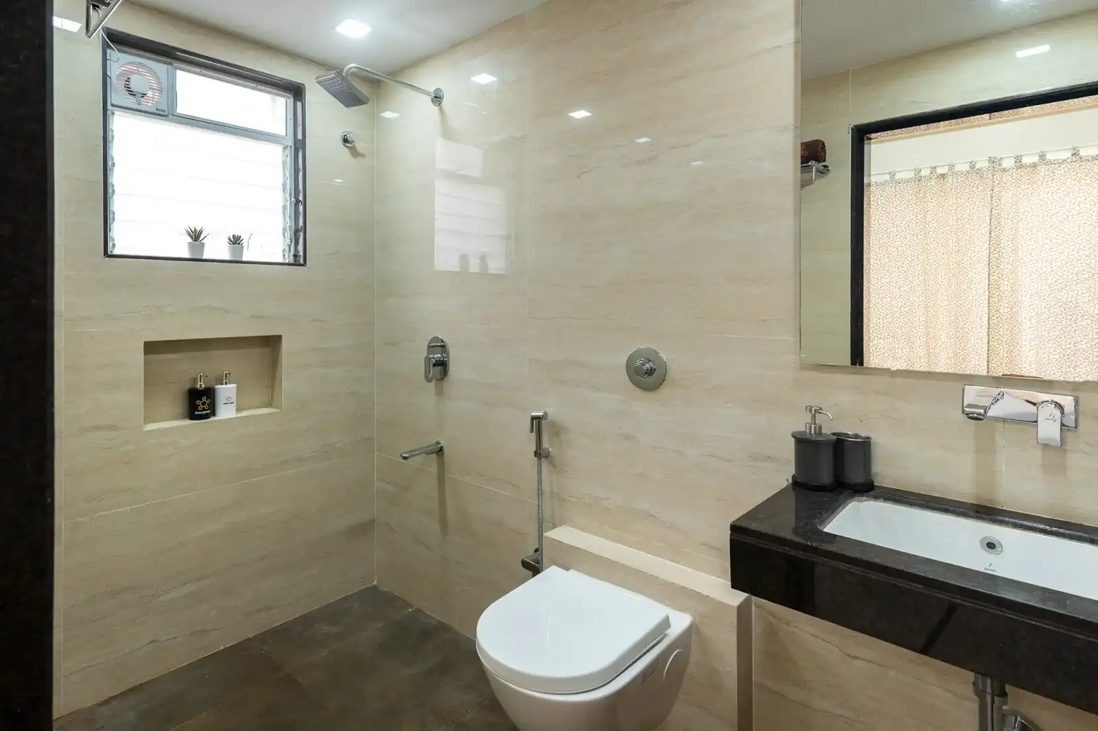 SaffronStays Midori, Kolad
