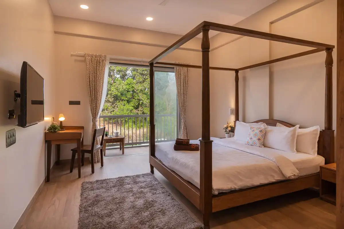 SaffronStays Midori, Kolad