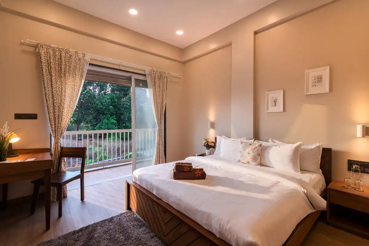 SaffronStays Midori, Kolad