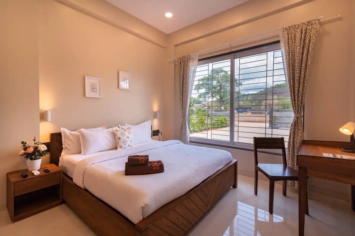 SaffronStays Midori, Kolad