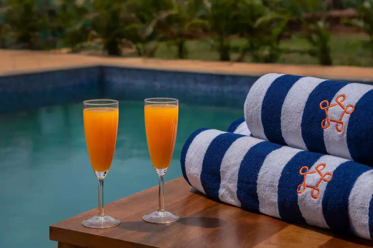 SaffronStays Midori, Kolad