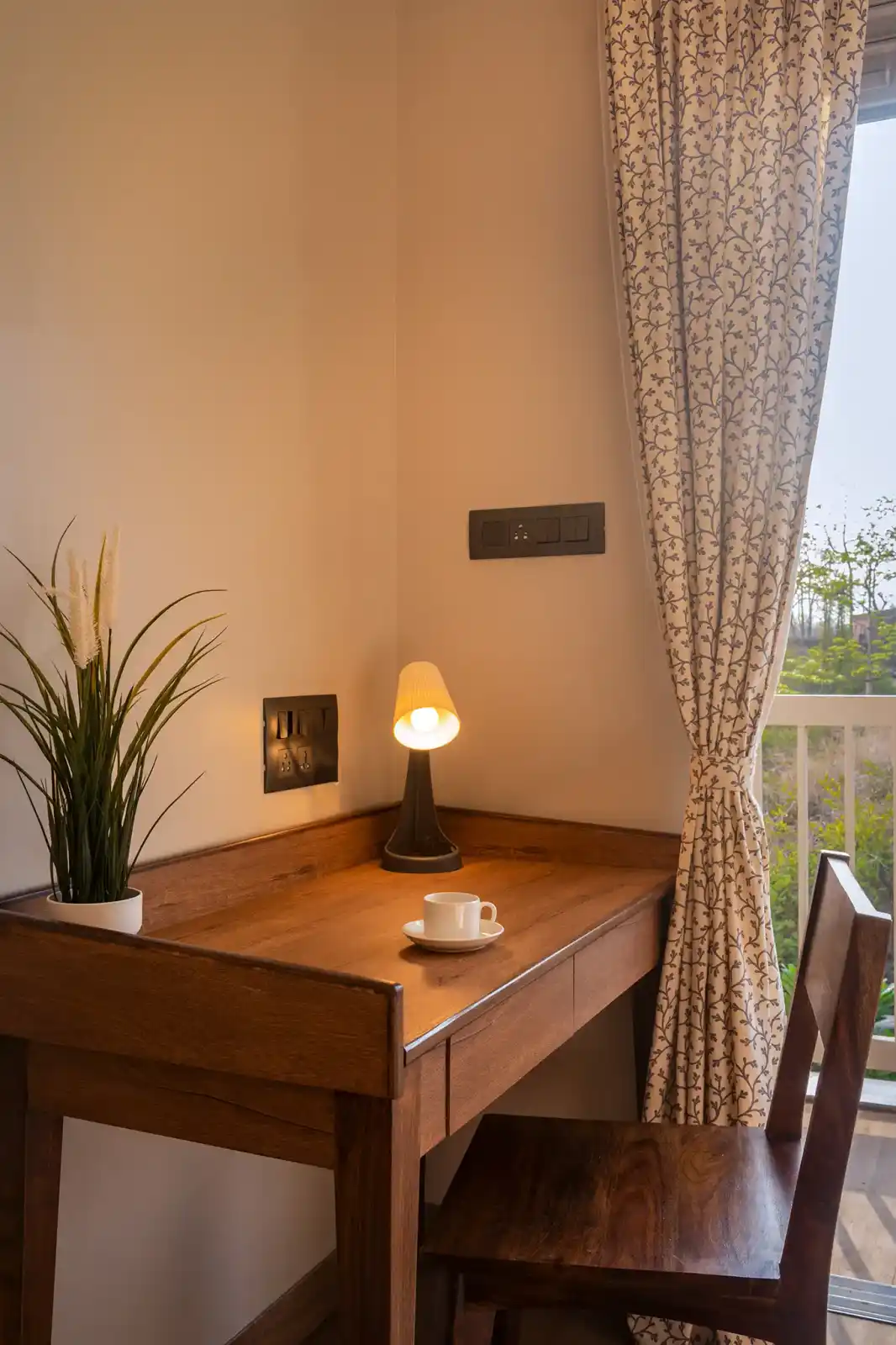SaffronStays Midori, Kolad