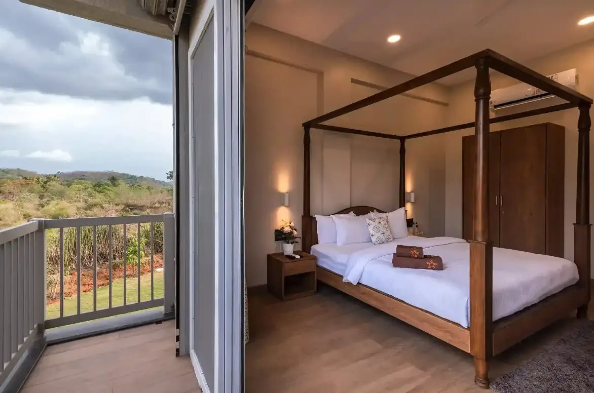 SaffronStays Midori, Kolad
