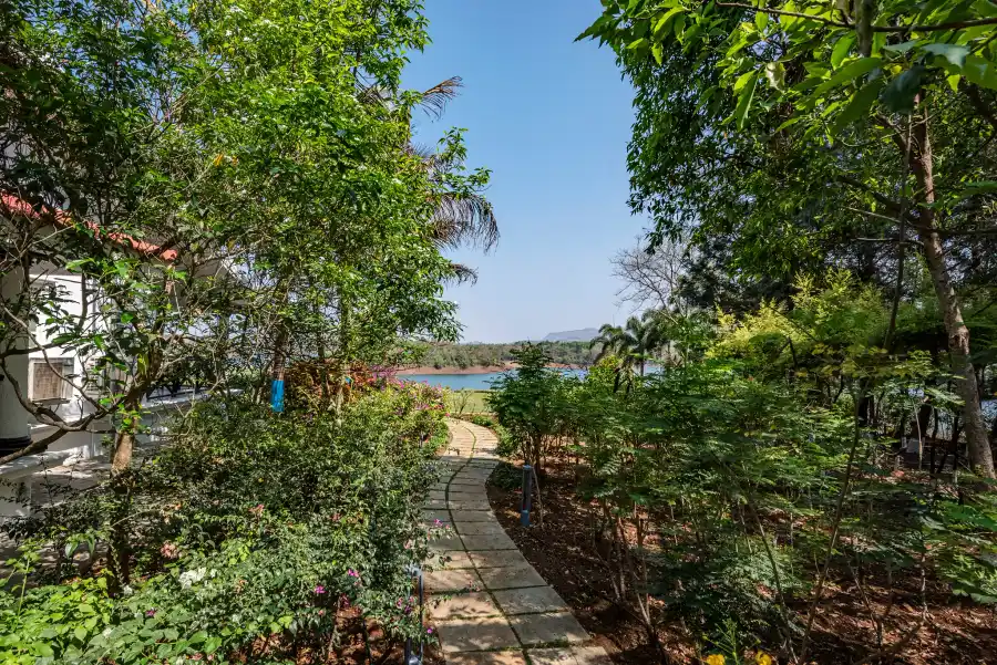 SaffronStays Moira, Kamshet
