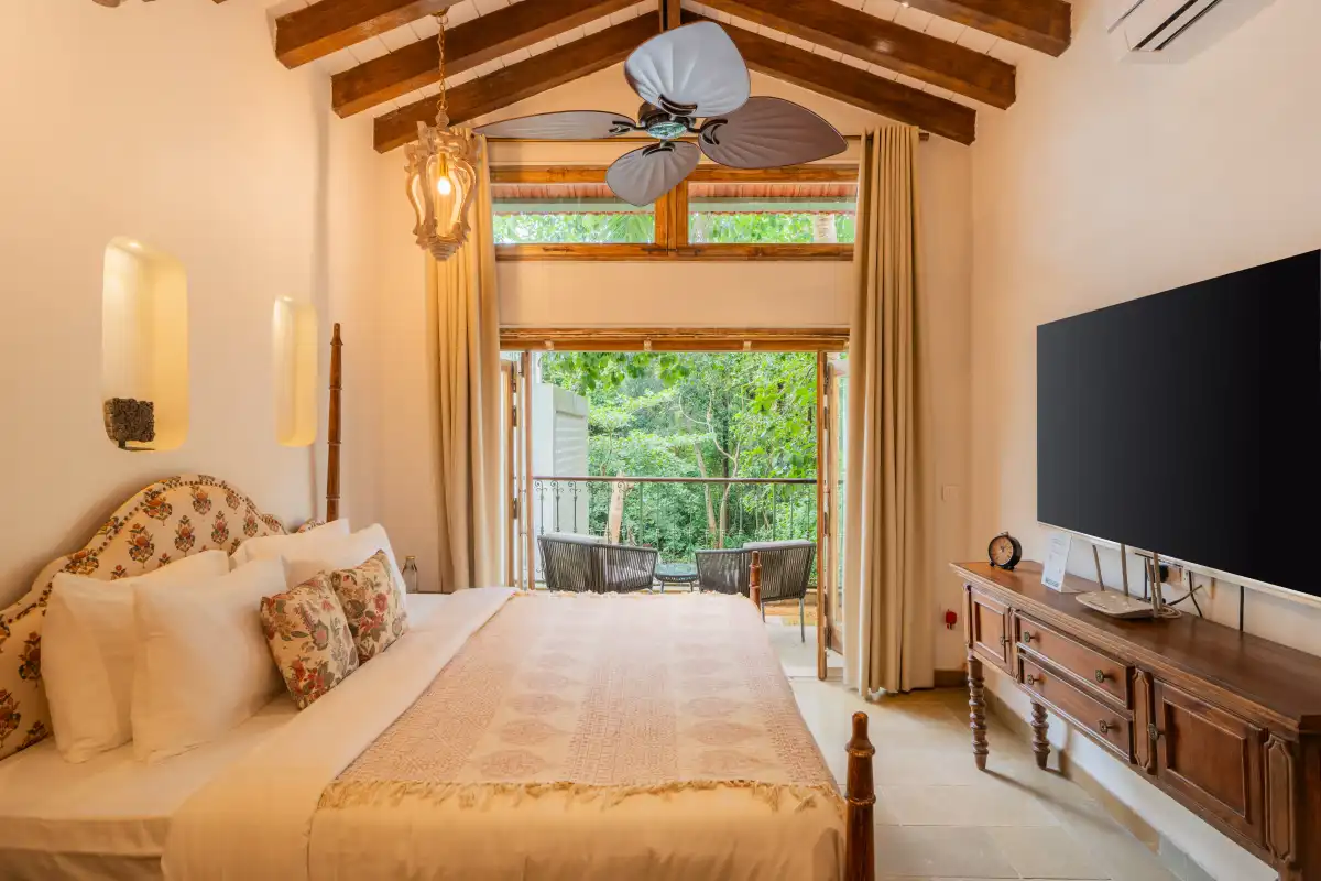 SaffronStays Ophelia, Assagao
