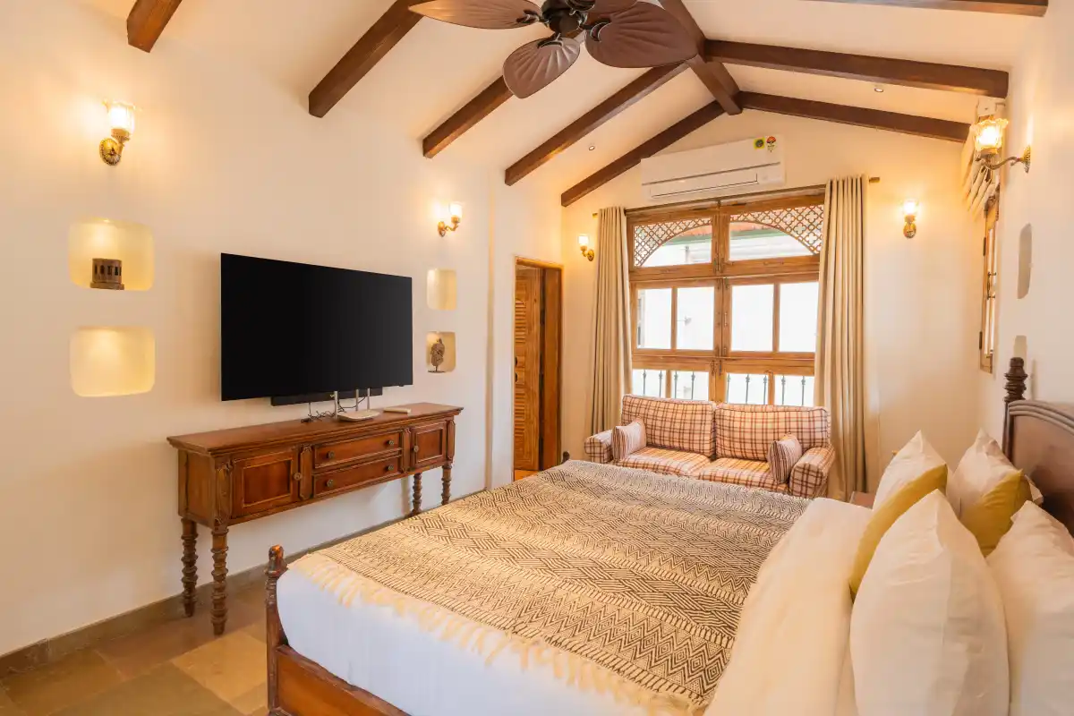 SaffronStays Ophelia, Assagao