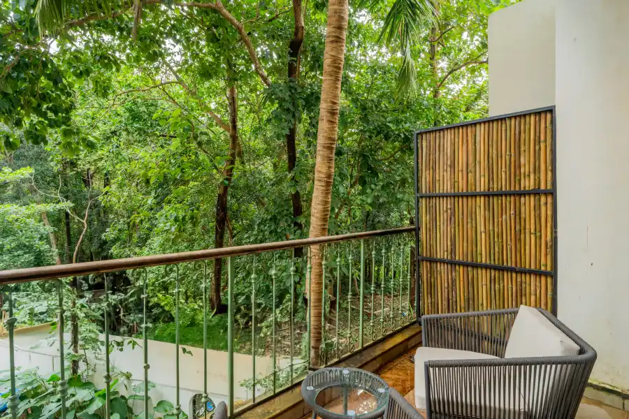 SaffronStays Ophelia, Assagao
