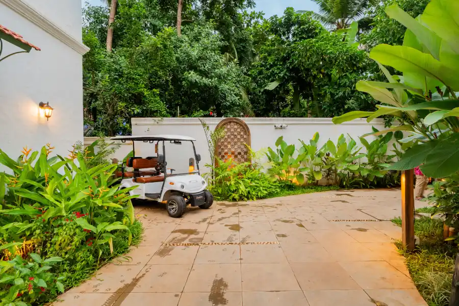 SaffronStays Ophelia, Assagao