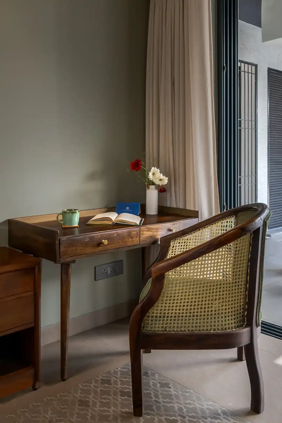 SaffronStays Oriana. Layout, Alibaug