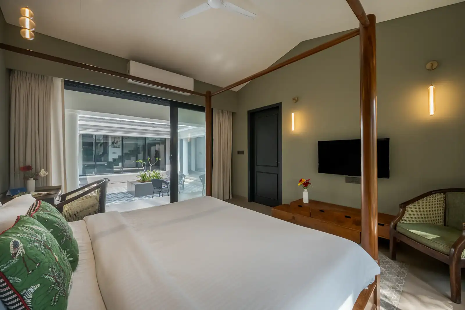 SaffronStays Oriana. Layout, Alibaug